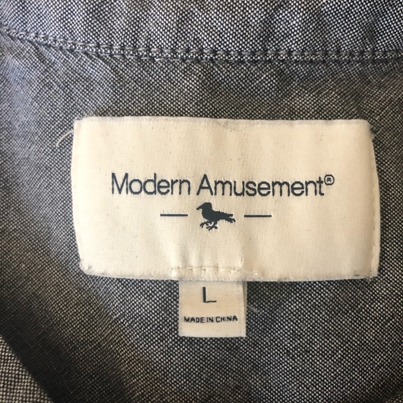 Modern Amusement Shark Shirt L - Picture 2 of 8